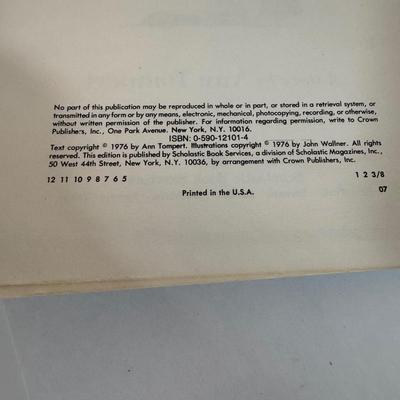 LOT 57D: Assorted Children’s Books featuring Characters as Calvin and Hobbes, Arthur, Clifford the Big Red Dog and More!