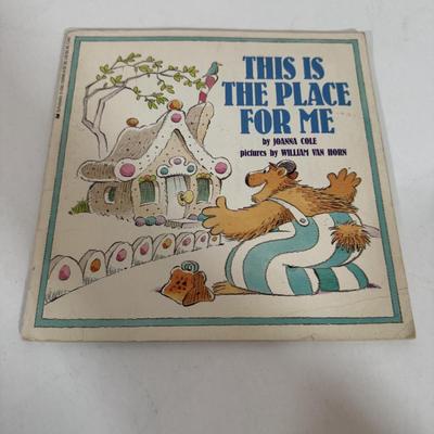 LOT 57D: Assorted Children’s Books featuring Characters as Calvin and Hobbes, Arthur, Clifford the Big Red Dog and More!