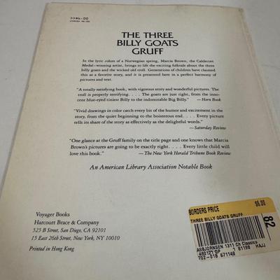 LOT 57D: Assorted Children’s Books featuring Characters as Calvin and Hobbes, Arthur, Clifford the Big Red Dog and More!