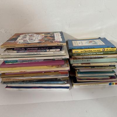 LOT 57D: Assorted Children’s Books featuring Characters as Calvin and Hobbes, Arthur, Clifford the Big Red Dog and More!