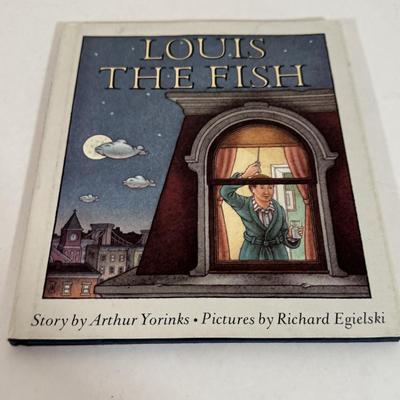 LOT 57D: Assorted Children’s Books featuring Characters as Calvin and Hobbes, Arthur, Clifford the Big Red Dog and More!