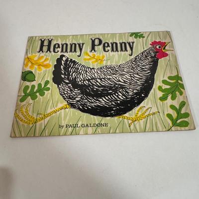 LOT 57D: Assorted Children’s Books featuring Characters as Calvin and Hobbes, Arthur, Clifford the Big Red Dog and More!