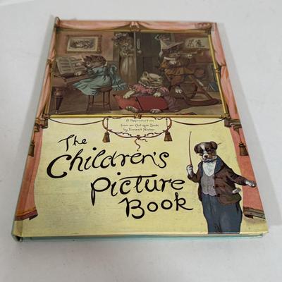 LOT 57D: Assorted Children’s Books featuring Characters as Calvin and Hobbes, Arthur, Clifford the Big Red Dog and More!