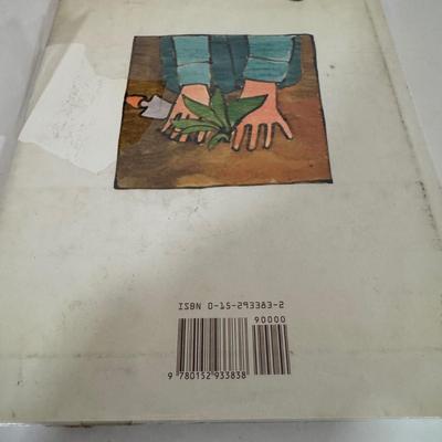 LOT 57D: Assorted Children’s Books featuring Characters as Calvin and Hobbes, Arthur, Clifford the Big Red Dog and More!