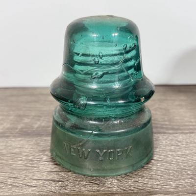 LOT 72L: Vintage Glass Insulators