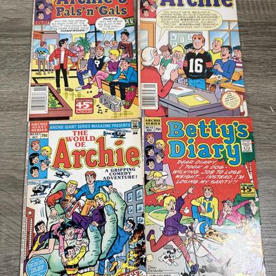 LOT 79L: Collection of Archie comic books + more