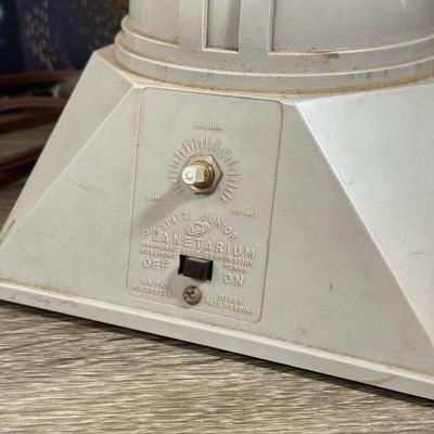 LOT 81L: Vintage Spitz Junior Planetarium w/ Box