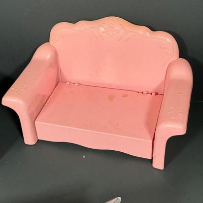 LOT 90D: 1980s Mattel Barbie Furniture, Clothes & Accessories