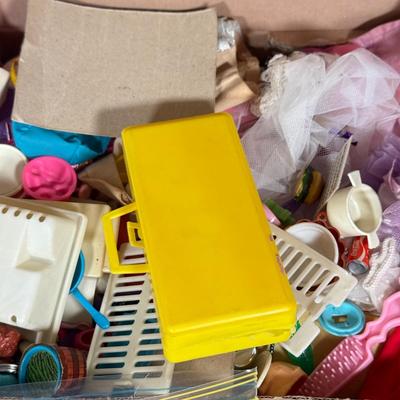 LOT 90D: 1980s Mattel Barbie Furniture, Clothes & Accessories