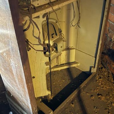 LOT 97Z: Vintage RCA Victor Radio