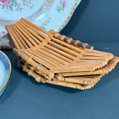 LOT 99D: Vintage China, Etched Chopsticks & Fish Rests