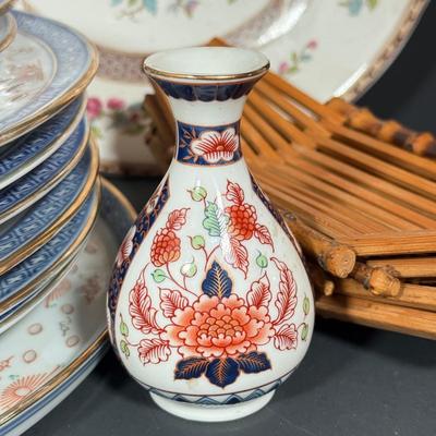 LOT 99D: Vintage China, Etched Chopsticks & Fish Rests