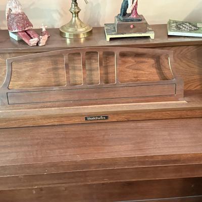 LOT 107L: Vintage Baldwin Upright Piano