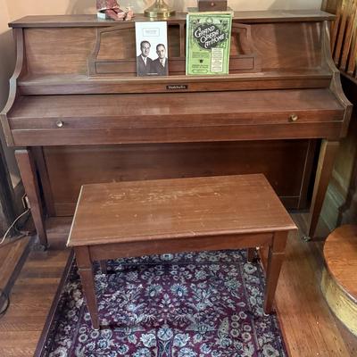 LOT 107L: Vintage Baldwin Upright Piano