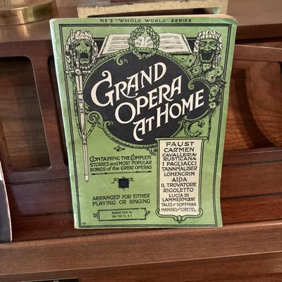 LOT 107L: Vintage Baldwin Upright Piano