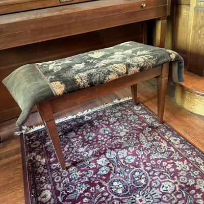 LOT 107L: Vintage Baldwin Upright Piano