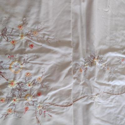 Embroidered Table Cloth with 11 Napkins