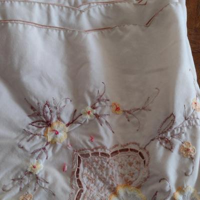 Embroidered Table Cloth with 11 Napkins