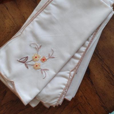 Embroidered Table Cloth with 11 Napkins