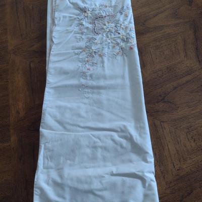 Embroidered Table Cloth with 11 Napkins