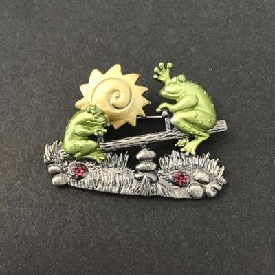 Makers mark DD frog brooch