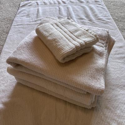 Hotel Collection, Grand Patrician, and Martha Stewart Towels (PB-DZ)