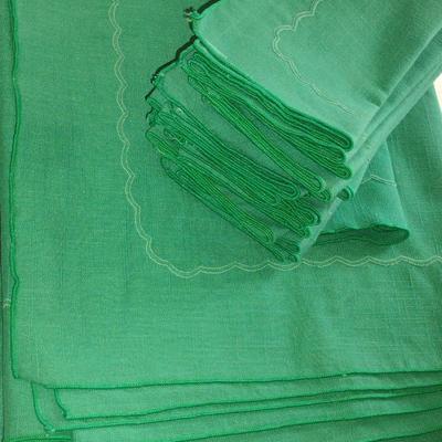 Table Cloth with 12 Napkins