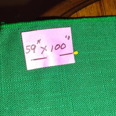 Table Cloth with 12 Napkins