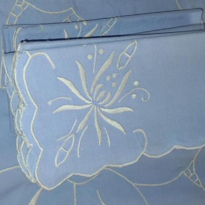 Embroidered Table Cloth with 12 Napkins