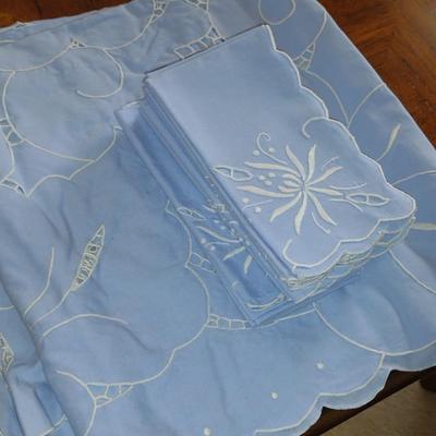Embroidered Table Cloth with 12 Napkins