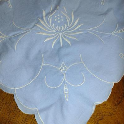 Embroidered Table Cloth with 12 Napkins