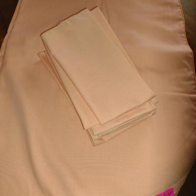 Table Cloth with 12 Napkins