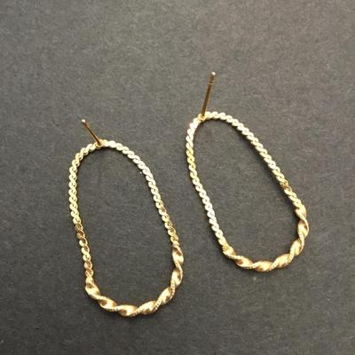 Dainty vintage, goldtone earrings