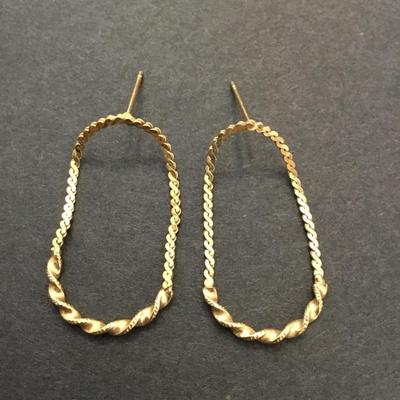 Dainty vintage, goldtone earrings