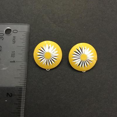 Vintage 70s clip on earrings