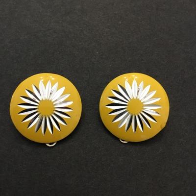Vintage 70s clip on earrings