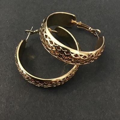 Gold tone hoop earrings