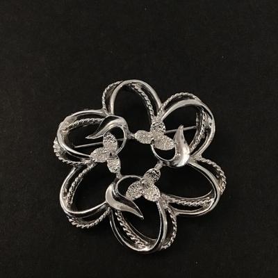 Silver Sarah Coventry flower brooch