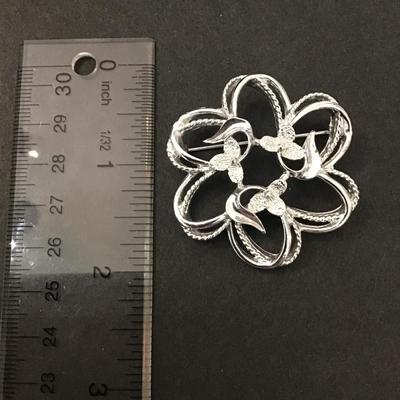 Silver Sarah Coventry flower brooch