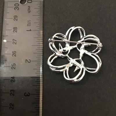 Silver Sarah Coventry flower brooch