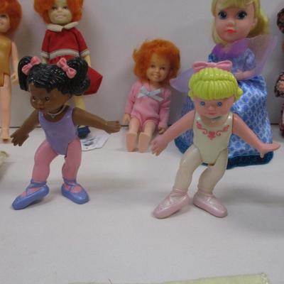 Assortment Of Dolls 1982 Annie Knickerbocker #3856 With Original Outfit 1974 Kenner Doll