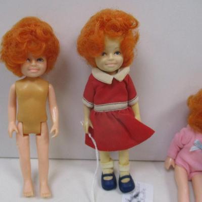 Assortment Of Dolls 1982 Annie Knickerbocker #3856 With Original Outfit 1974 Kenner Doll