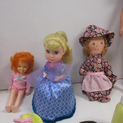 Assortment Of Dolls 1982 Annie Knickerbocker #3856 With Original Outfit 1974 Kenner Doll