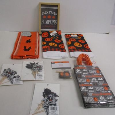 Halloween Napkins Cupcake Holders Hand Towel Mitt & Pot Holder