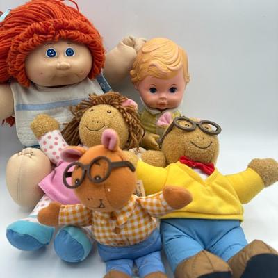 Sale Photo Thumbnail #98: 2 Arthur Dolls talk and are working.