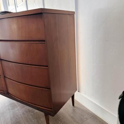 Vintage Mid Century 8-Drawer Tempo Walnut Dresser Credenza w/Bow Front Drawers & Tapered Legs by Bassett
