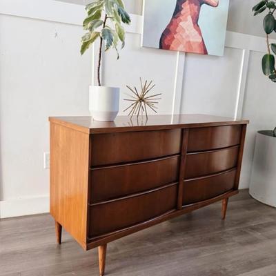 Vintage Mid Century 6-Drawer Tempo Walnut Dresser Credenza w/Bow Front Drawers & Tapered Legs by Bassett