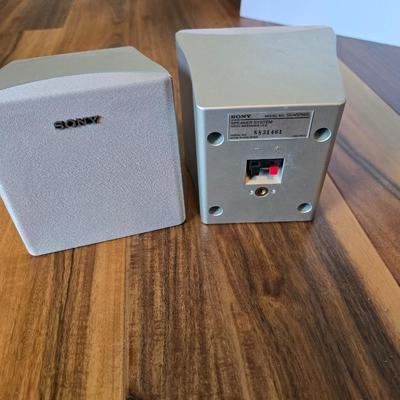 Sony 5.1 Home Theater System – STR-K660P Receiver with SONY SS-WMSP66 Speakers