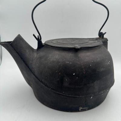 Primitive Colonial Cast Iron XL Tea Kettle No. 8