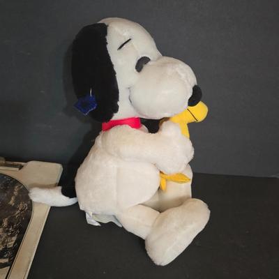 Peanuts Collectibles Lot – Snoopy Plush & Vintage Clipboard